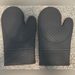 Silicone Oven Mitts by Pampered Chef